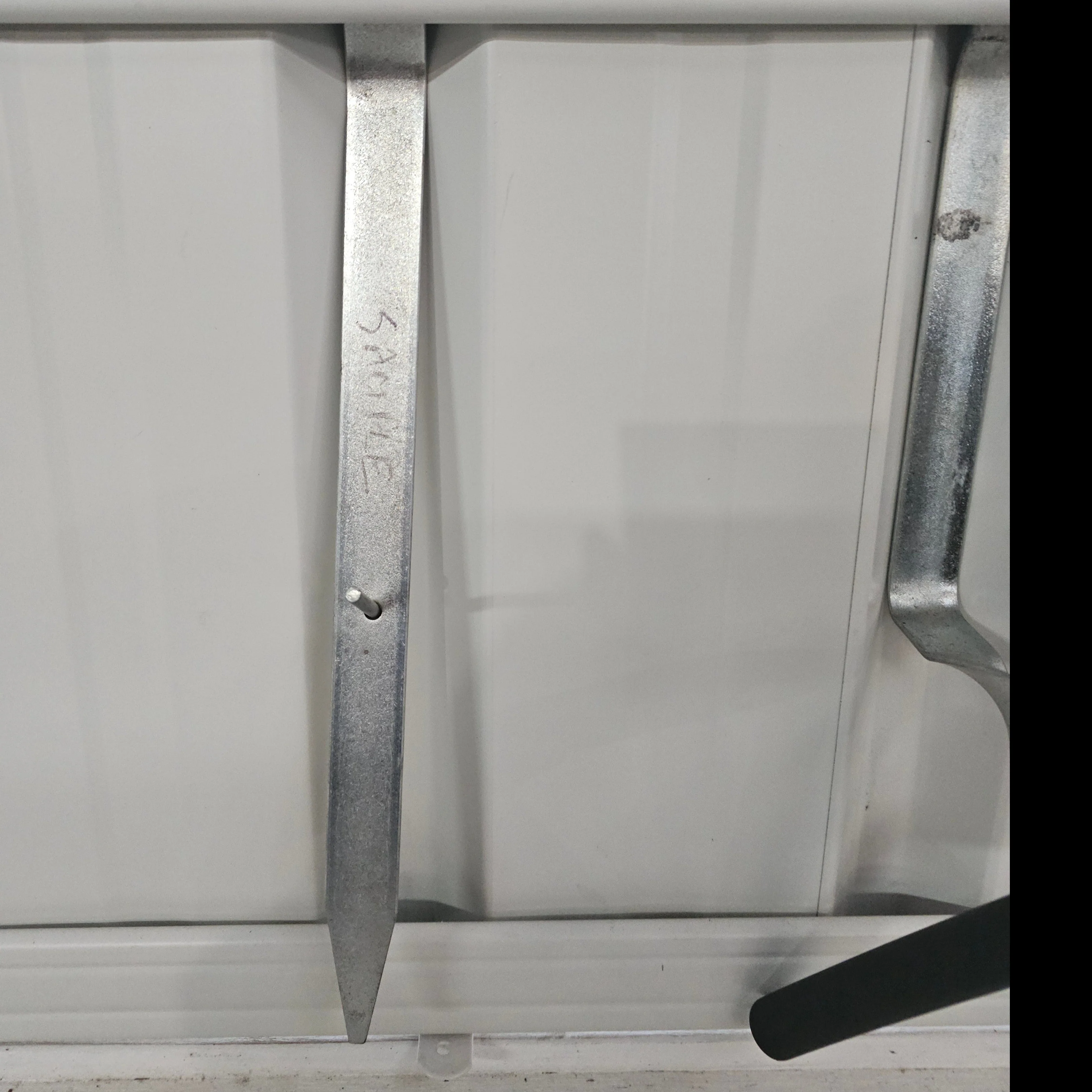 Colourbond Half Pot Single Hole Fence Hanger - Image 2