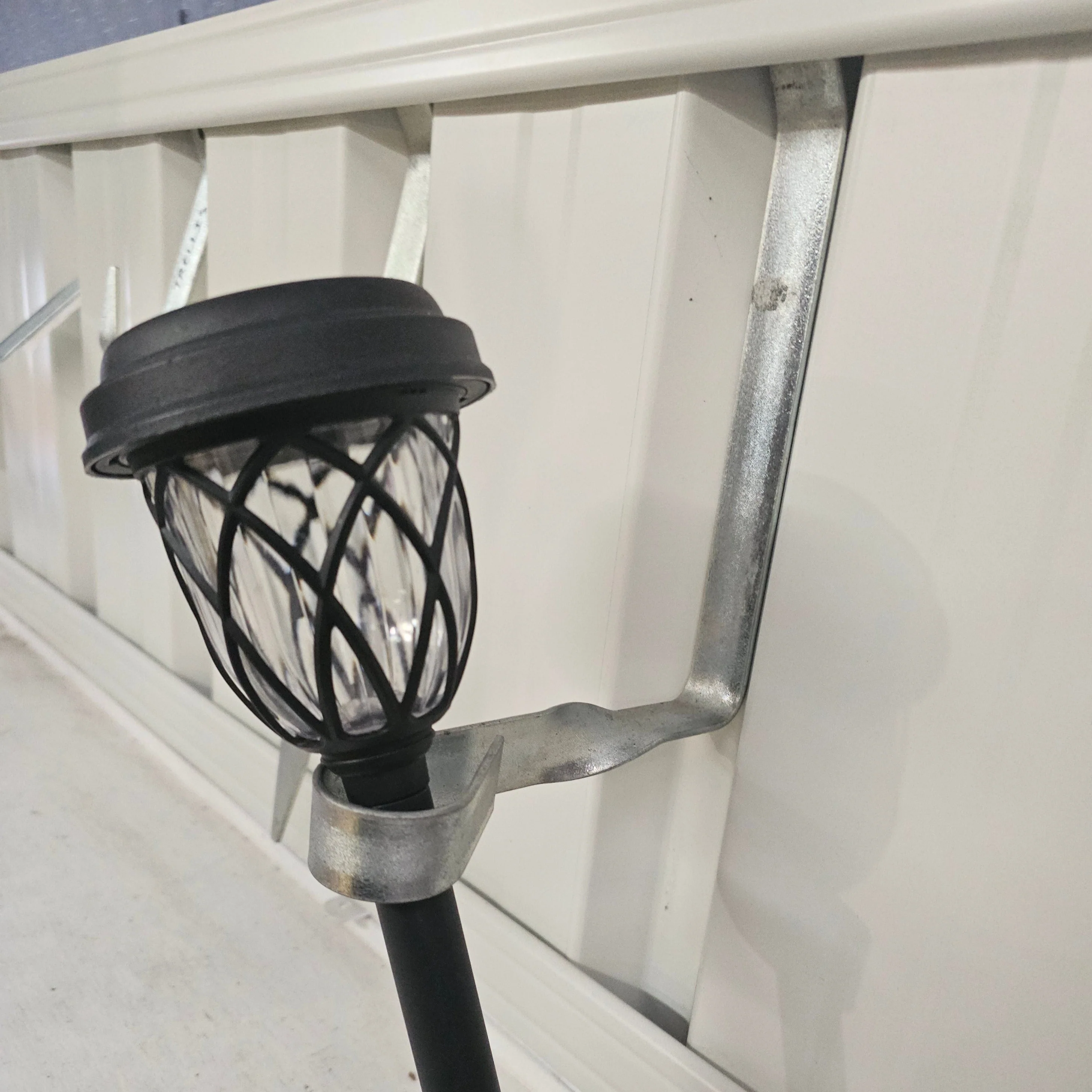 Colourbond Solar Light Hanger (one size)